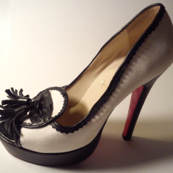 Fashion Booties with Gold decal   **MAKE AN OFFER* - Picture 4 of 5